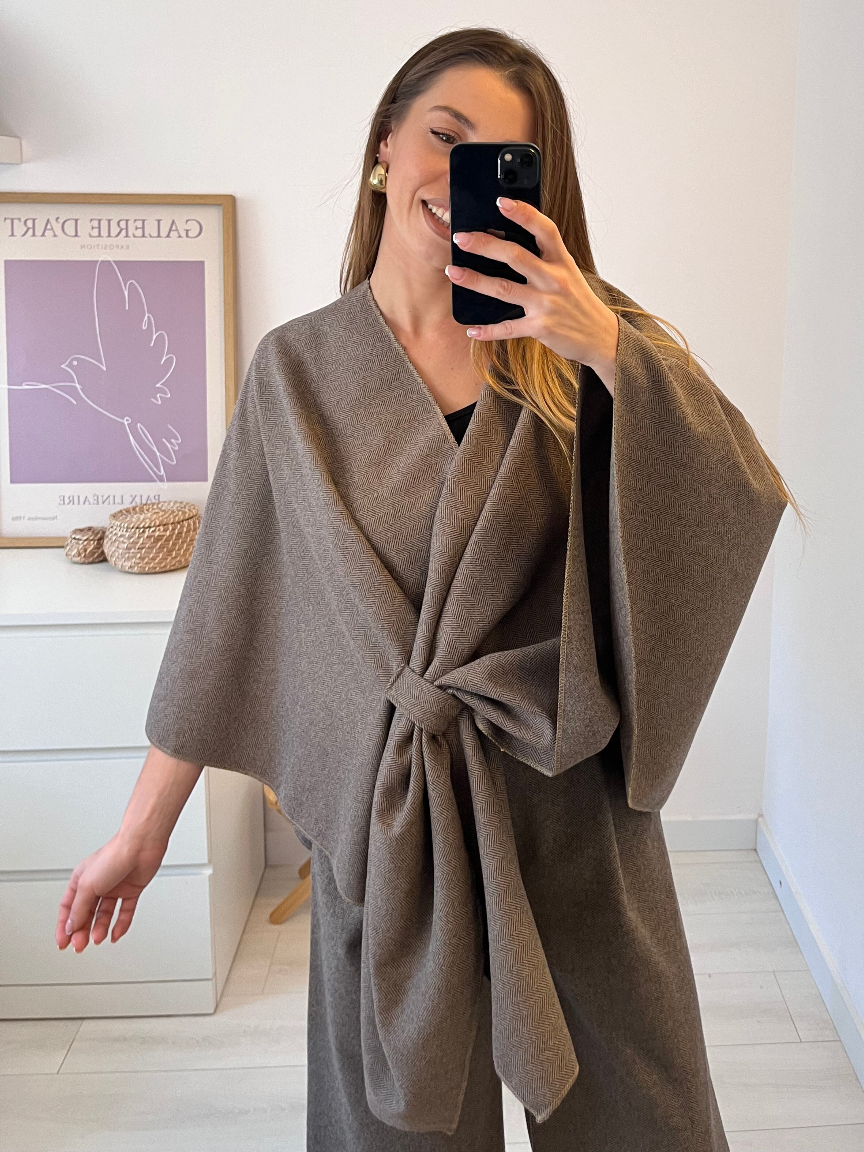 CAPA LEONISA DE PUNTO GRUESO